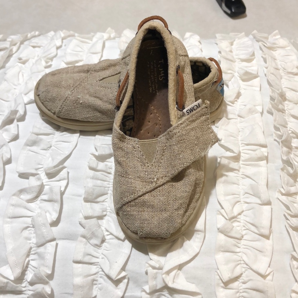 Toms canvas with leather boat style slip-on size 7